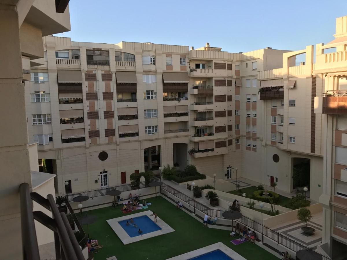 Appartement Apartamento Teatinos Con Piscina Espectacular, Aire Acondicionado En Salon-comedor Y Ventiladores En